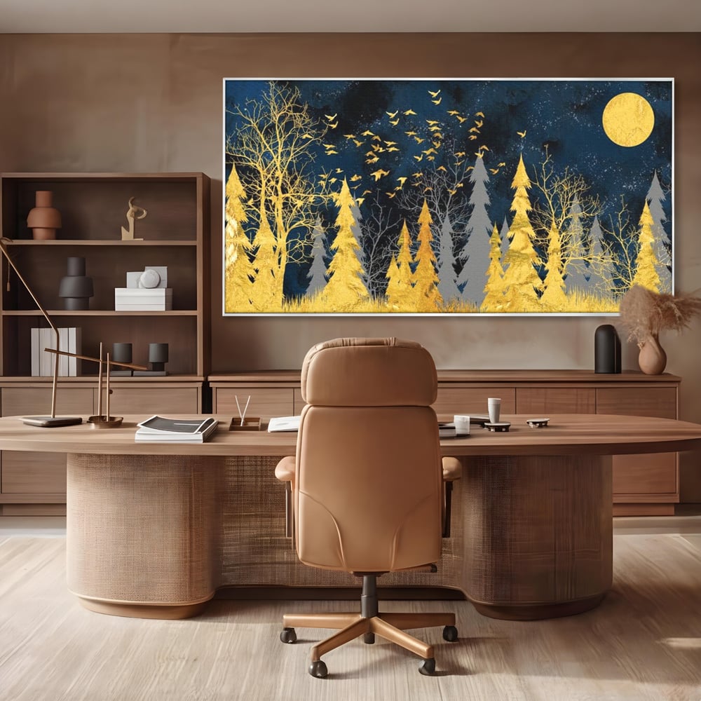 Tablou canvas cu tablou canvas cu padure aurie noaptea, in rama de aluminiu argintiu, pe perete intr-un birou